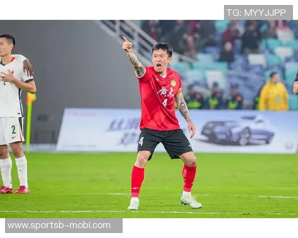 姜至鹏强行阻止主裁判出牌引发争议广东省港杯点球判罚引发热议